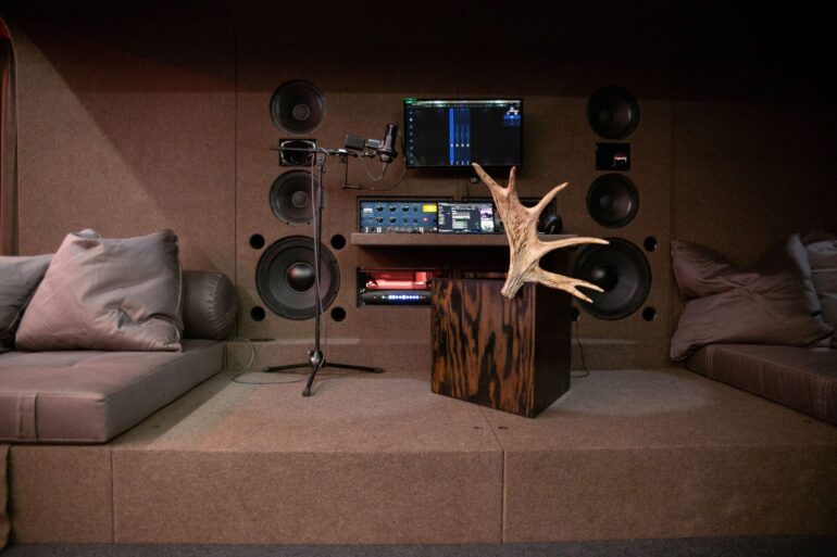 Rick Owens Leva o Mobiliário para os Bastidores em Nova Exposição