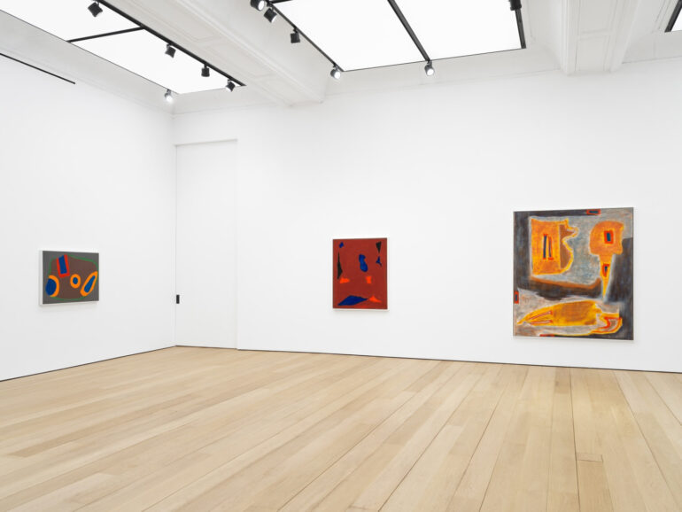 Exposição “Reverberation” Destaca Obras Raras de Betty Parsons em Nova Iorque