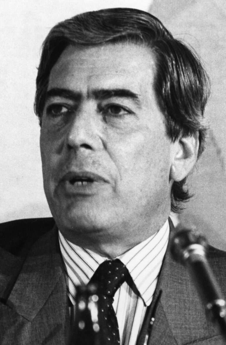 Morreu Mario Vargas Llosa, gigante da literatura mundial