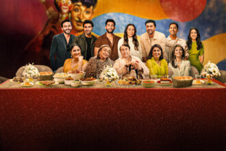 À Mesa com os Kapoor